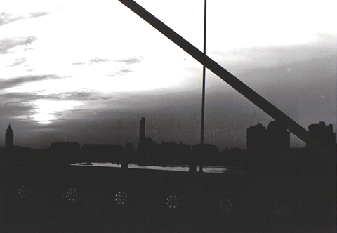 Ponte Battersea ao entardecer do Tâmisa